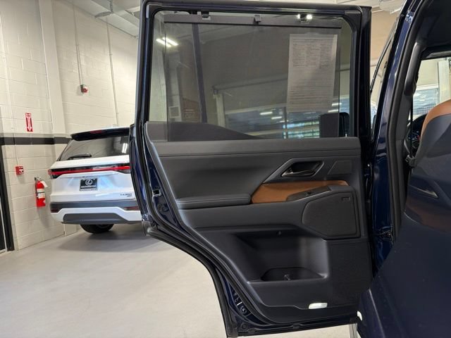 Used 2024 Lexus GX 550 w/ Accessory Package (Z1) AWD/4WD image 27