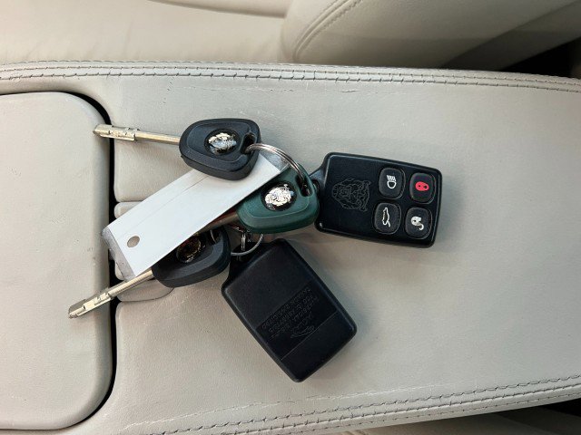 Used 1999 Jaguar XK8 Convertible image 36