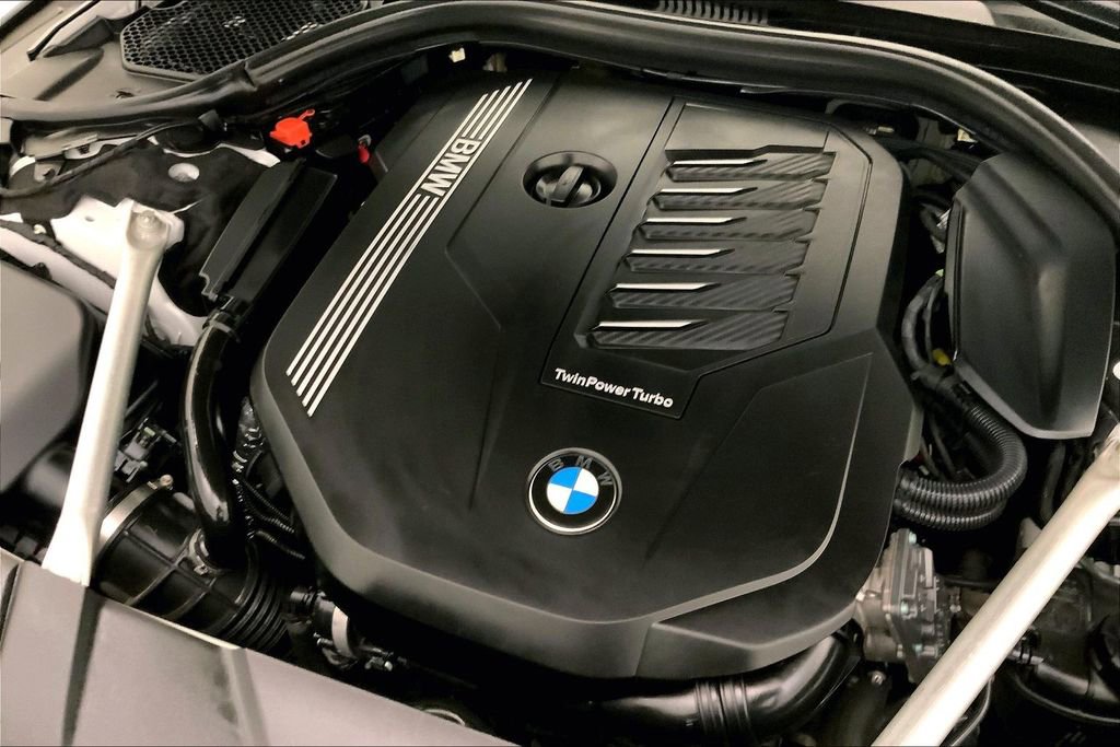 Used 2020 BMW 740i xDrive w/ M Sport Package image 31