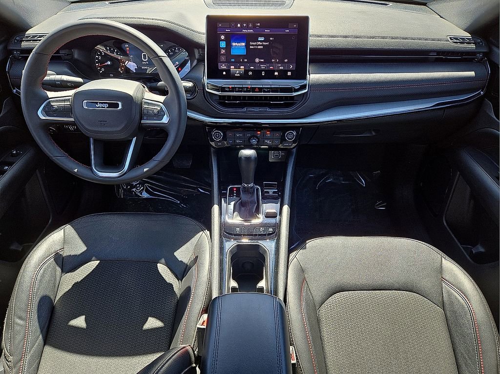 Used 2025 Jeep Compass Trailhawk AWD/4WD image 18