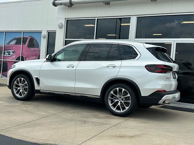 Used 2026 BMW X5 xDrive40i AWD/4WD image 6