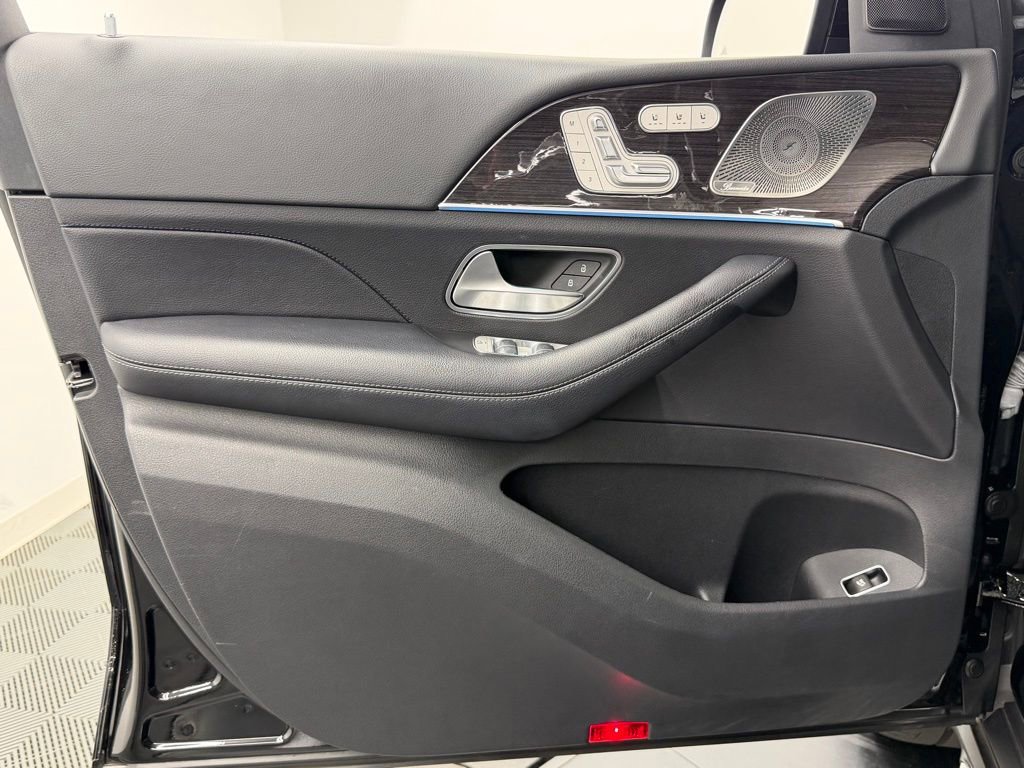 Used 2023 Mercedes-Benz GLS 450 4MATIC image 18