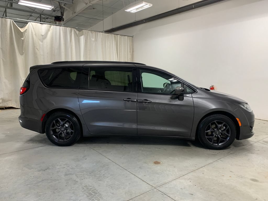 Used 2019 Chrysler Pacifica Touring-L Plus w/ Advanced Safetytec Group FWD image 12