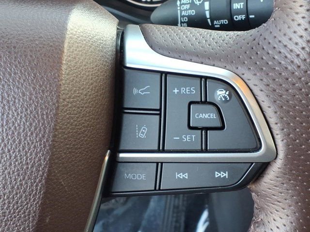 Used 2021 Toyota Sienna Platinum FWD image 11