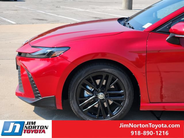 Used 2025 Toyota Camry SE FWD image 8