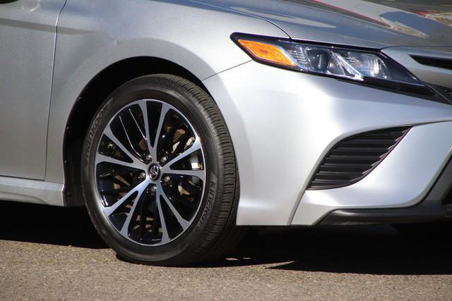 Certified 2019 Toyota Camry SE FWD image 3