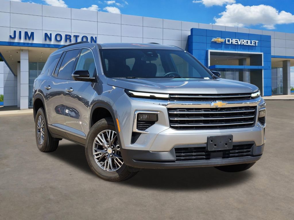 Used 2024 Chevrolet Traverse LT