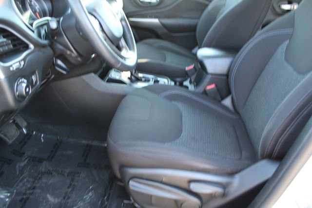 Used 2019 Jeep Cherokee Latitude w/ Popular Appearance Group image 27