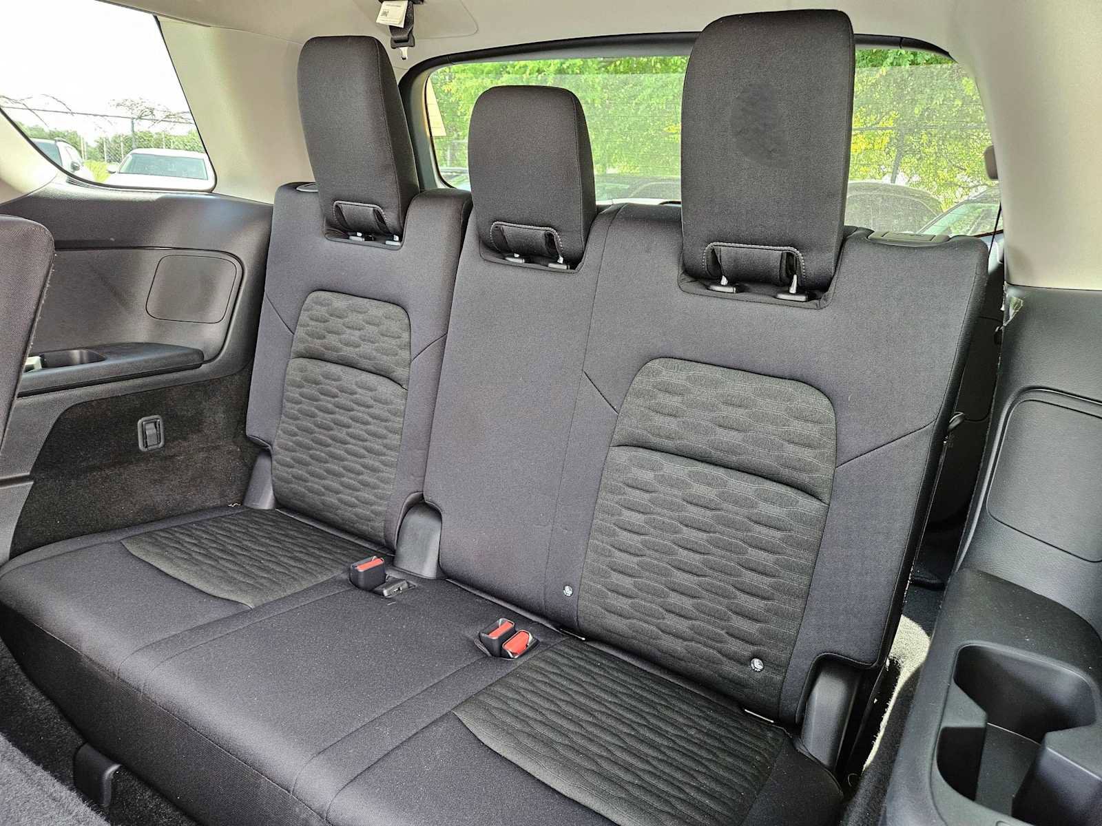 Used 2025 Nissan Pathfinder S image 17