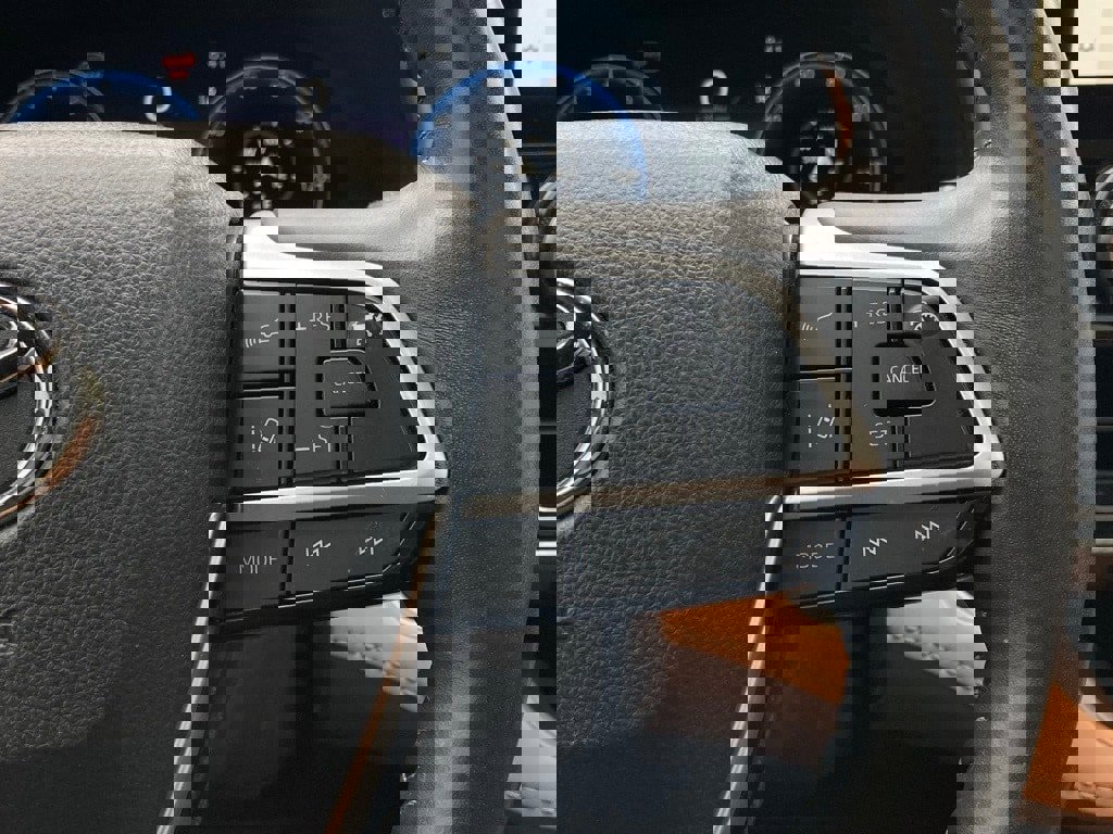 Used 2024 Toyota Highlander Platinum image 19