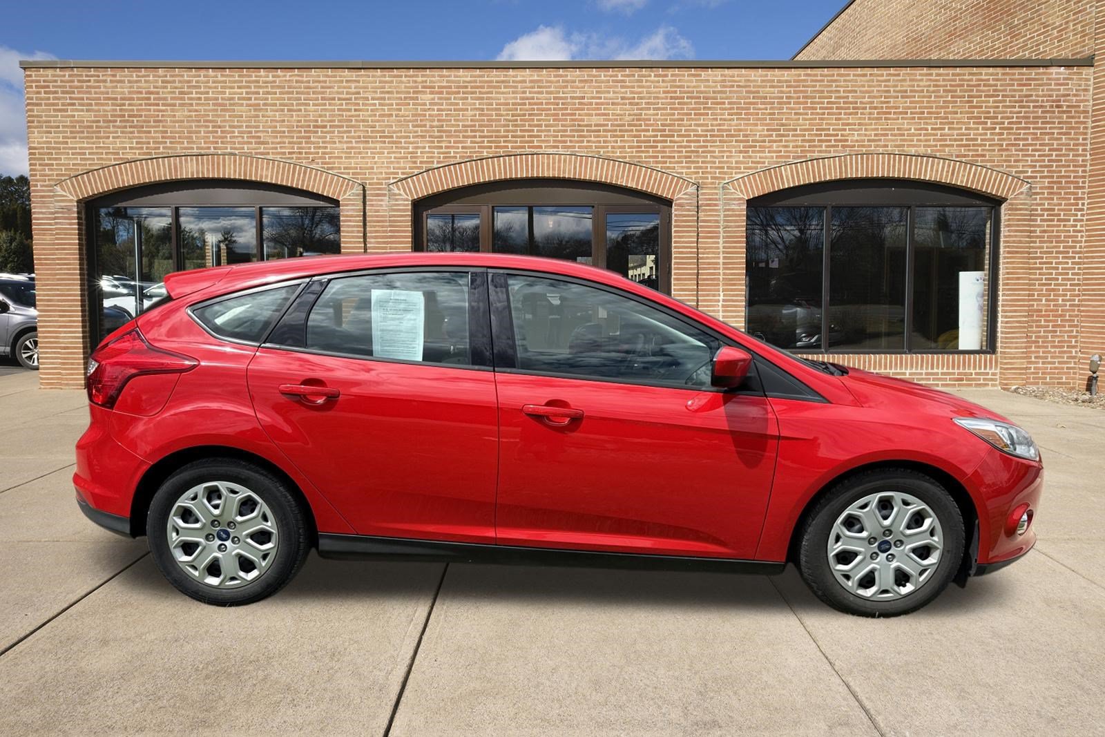 Used 2012 Ford Focus SE FWD video 2