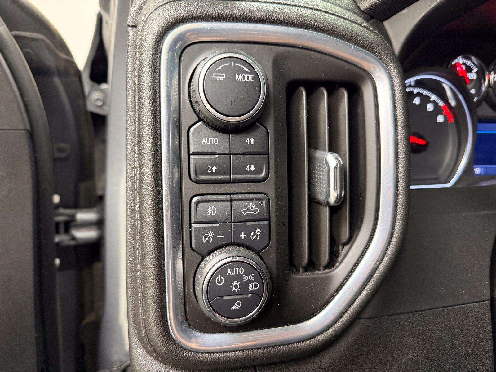 Used 2021 Chevrolet Silverado 1500 LT Trail Boss AWD/4WD image 15