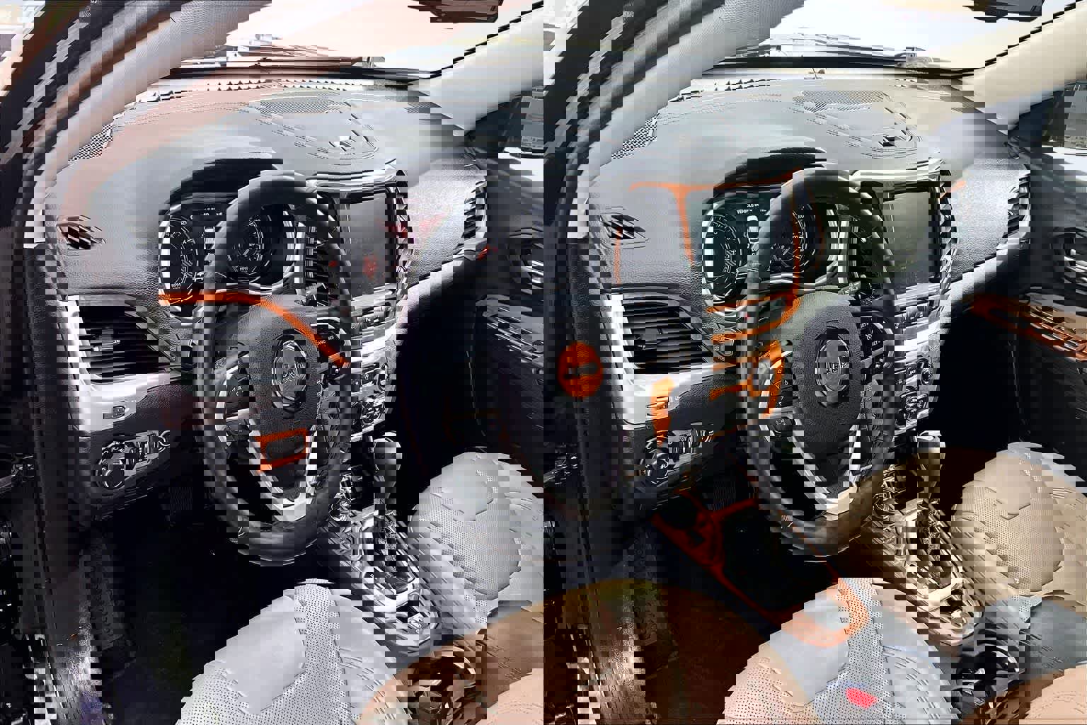 Used 2015 Jeep Cherokee Limited w/ Luxury Group image 2