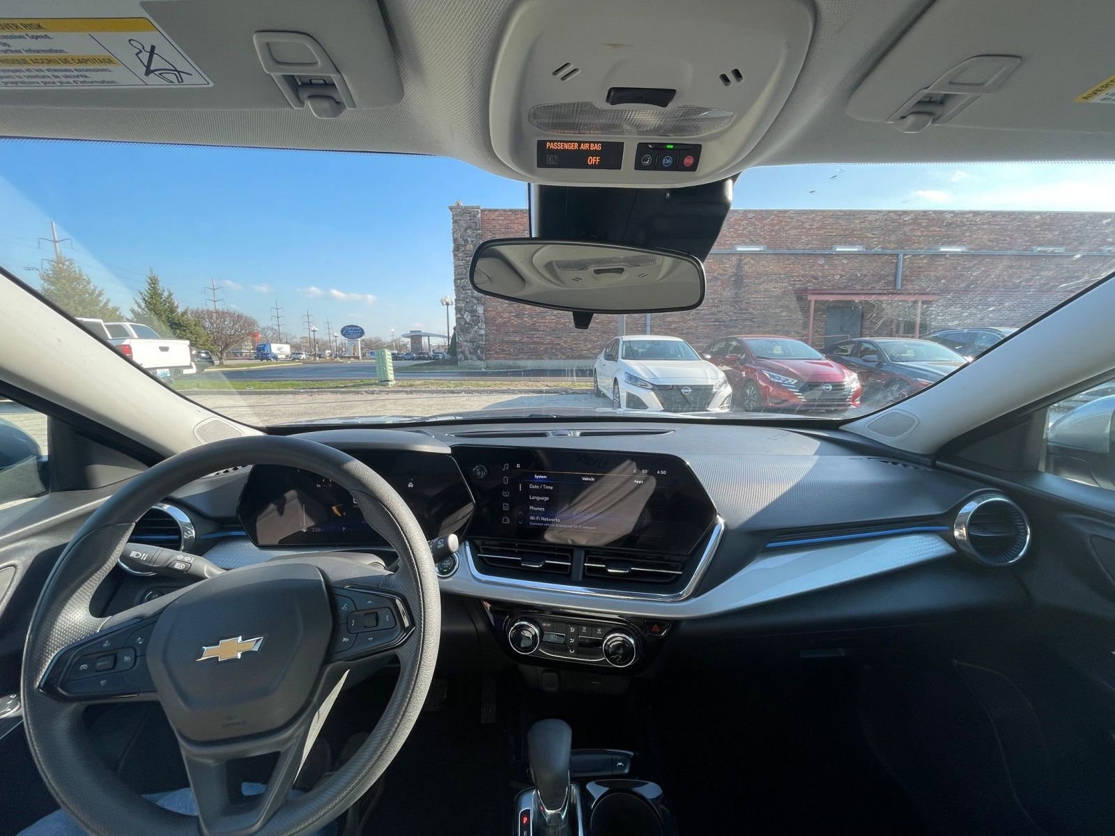 Used 2025 Chevrolet Trax LT image 32