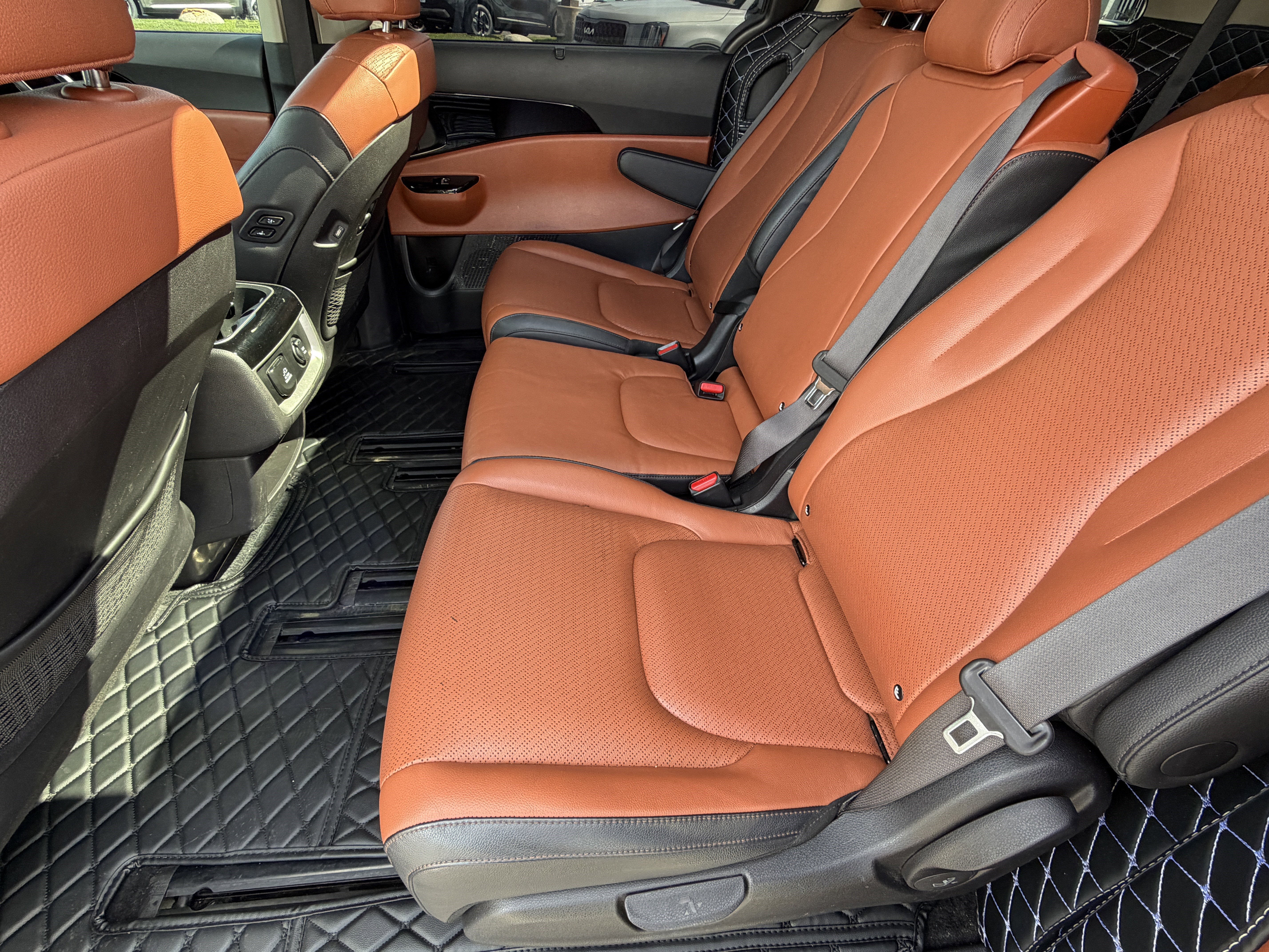 Used 2024 Kia Carnival SX Prestige image 29