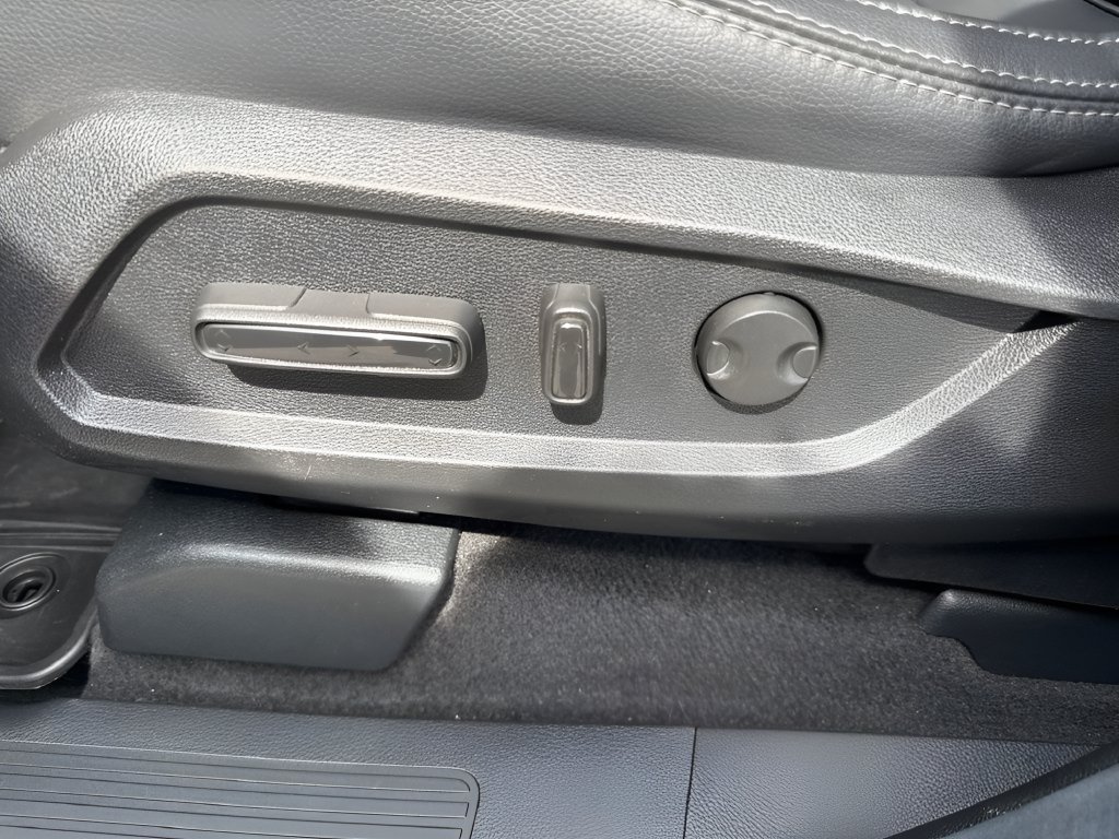 Used 2025 Honda Pilot EX-L image 10
