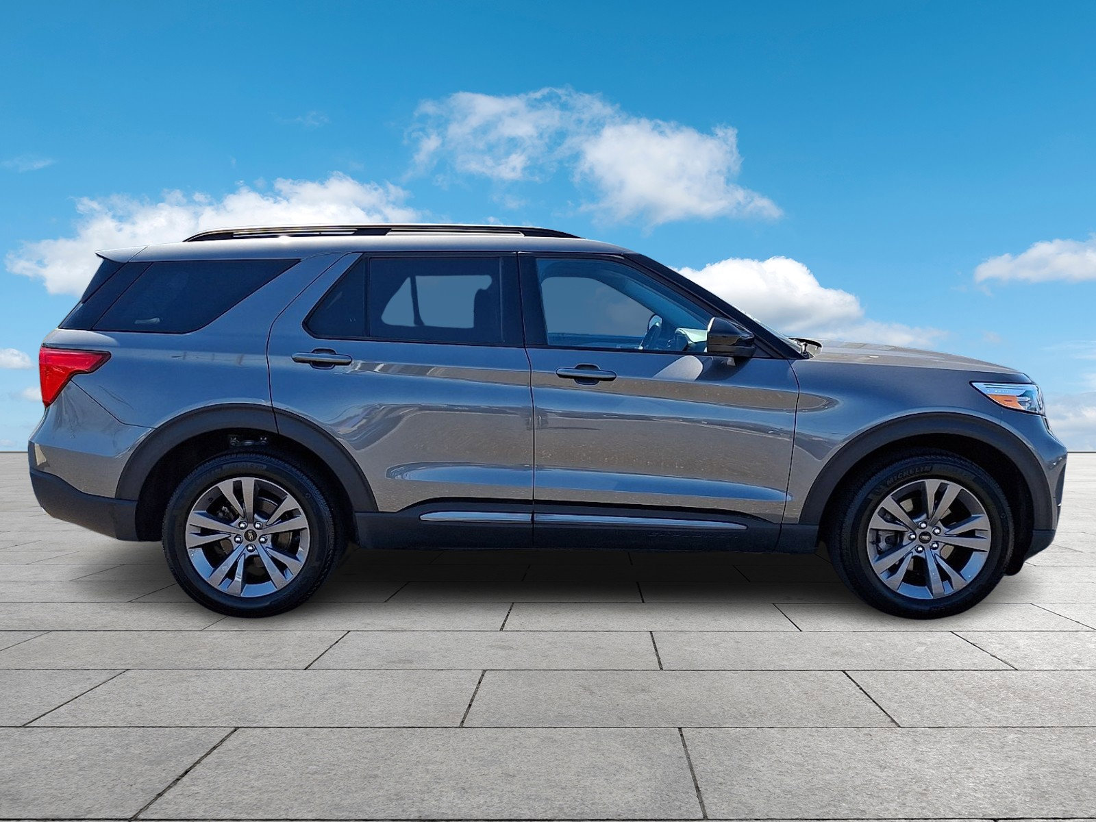 Certified 2023 Ford Explorer XLT w/ Equipment Group 202A image 7