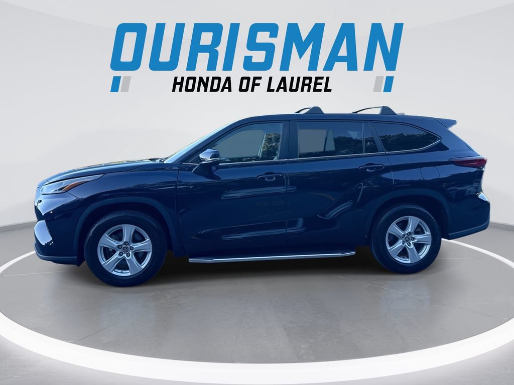 Used 2023 Toyota Highlander LE FWD image 5