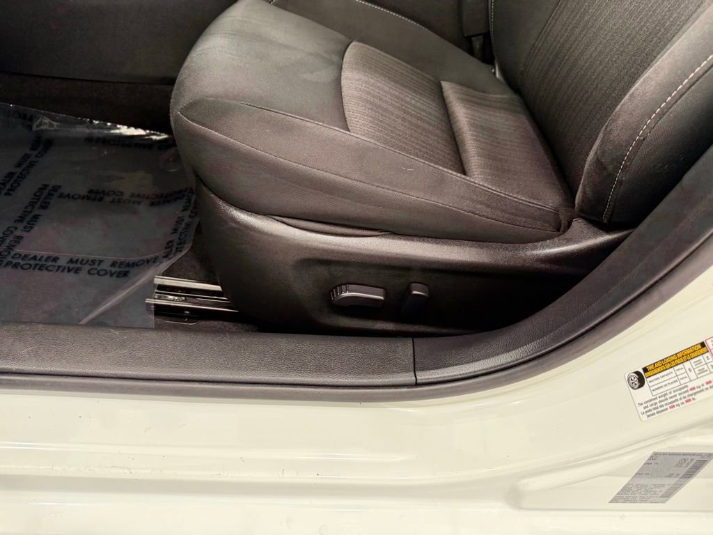 Used 2025 Nissan Altima 2.5 SV FWD image 12