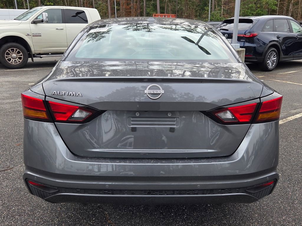 Used 2025 Nissan Altima 2.5 SV image 11