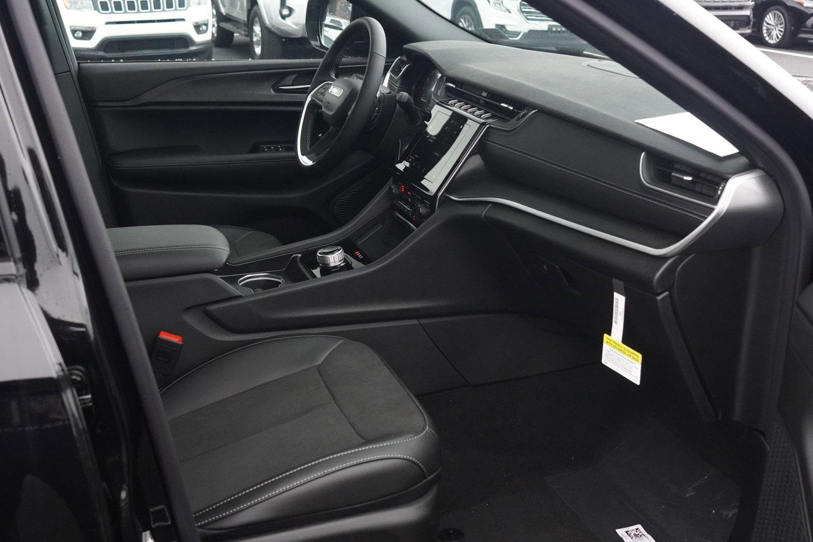 New 2025 Jeep Grand Cherokee L Altitude image 56