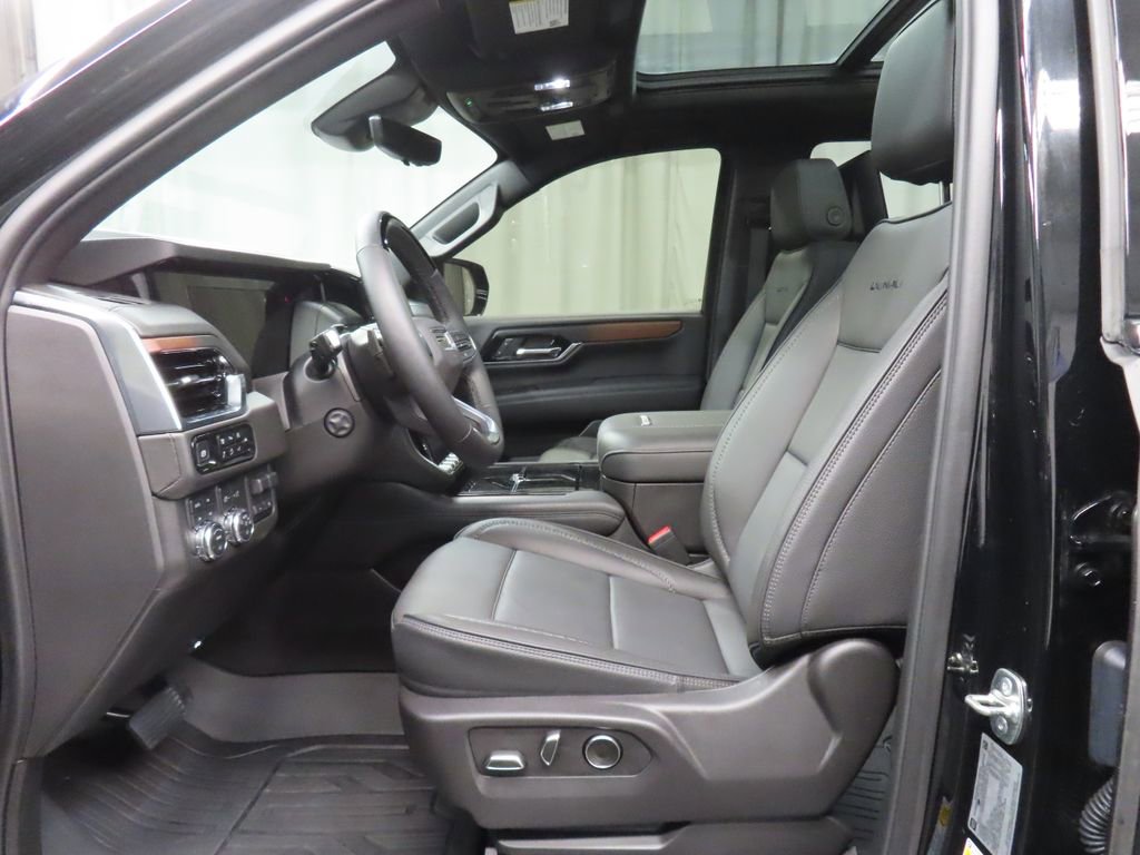 Used 2025 GMC Yukon Denali w/ Denali Reserve Package image 9