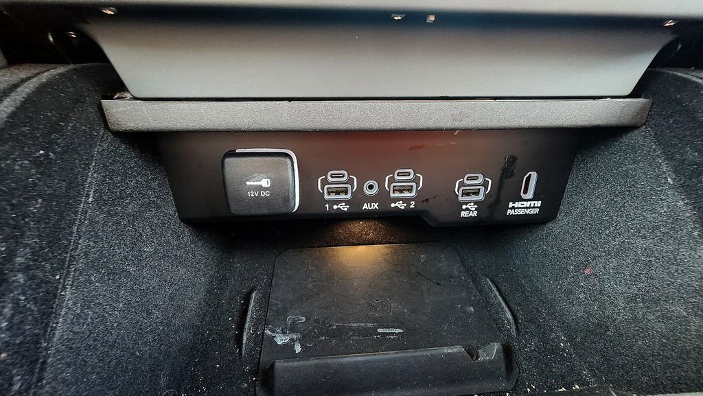 Used 2024 Jeep Grand Wagoneer L Series III w/ Rear Seat Video Group 1 AWD/4WD image 66