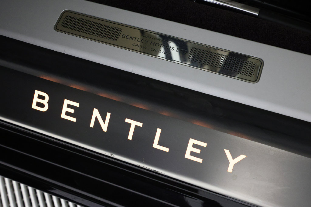 Used 2021 Bentley Flying Spur V8 AWD/4WD image 16