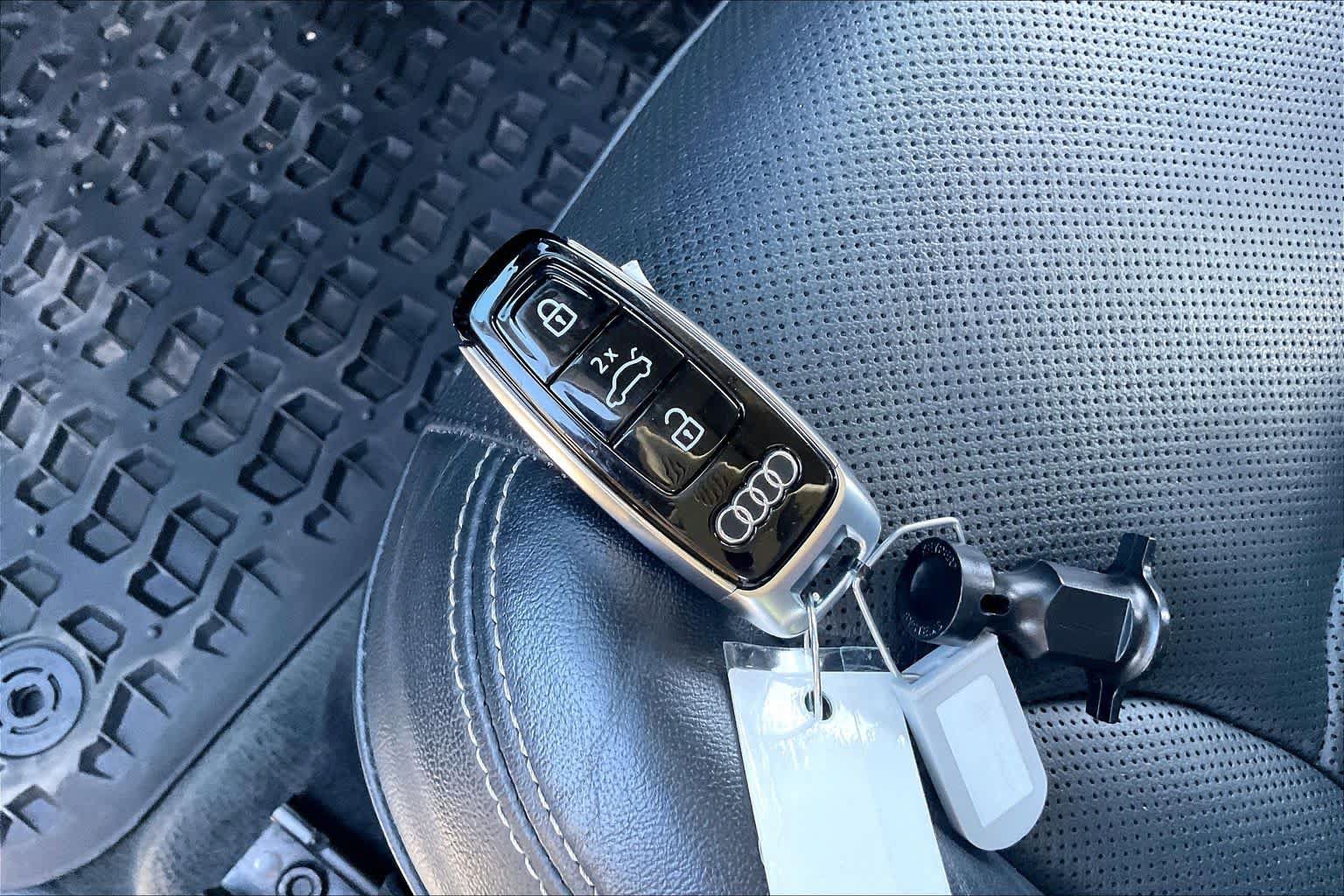 Used 2019 Audi Q8 Premium Plus w/ Premium Plus AWD/4WD image 15