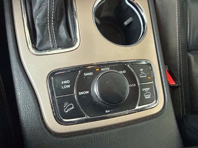 Used 2017 Jeep Grand Cherokee Overland w/ Jeep Active Safety Group AWD/4WD image 17