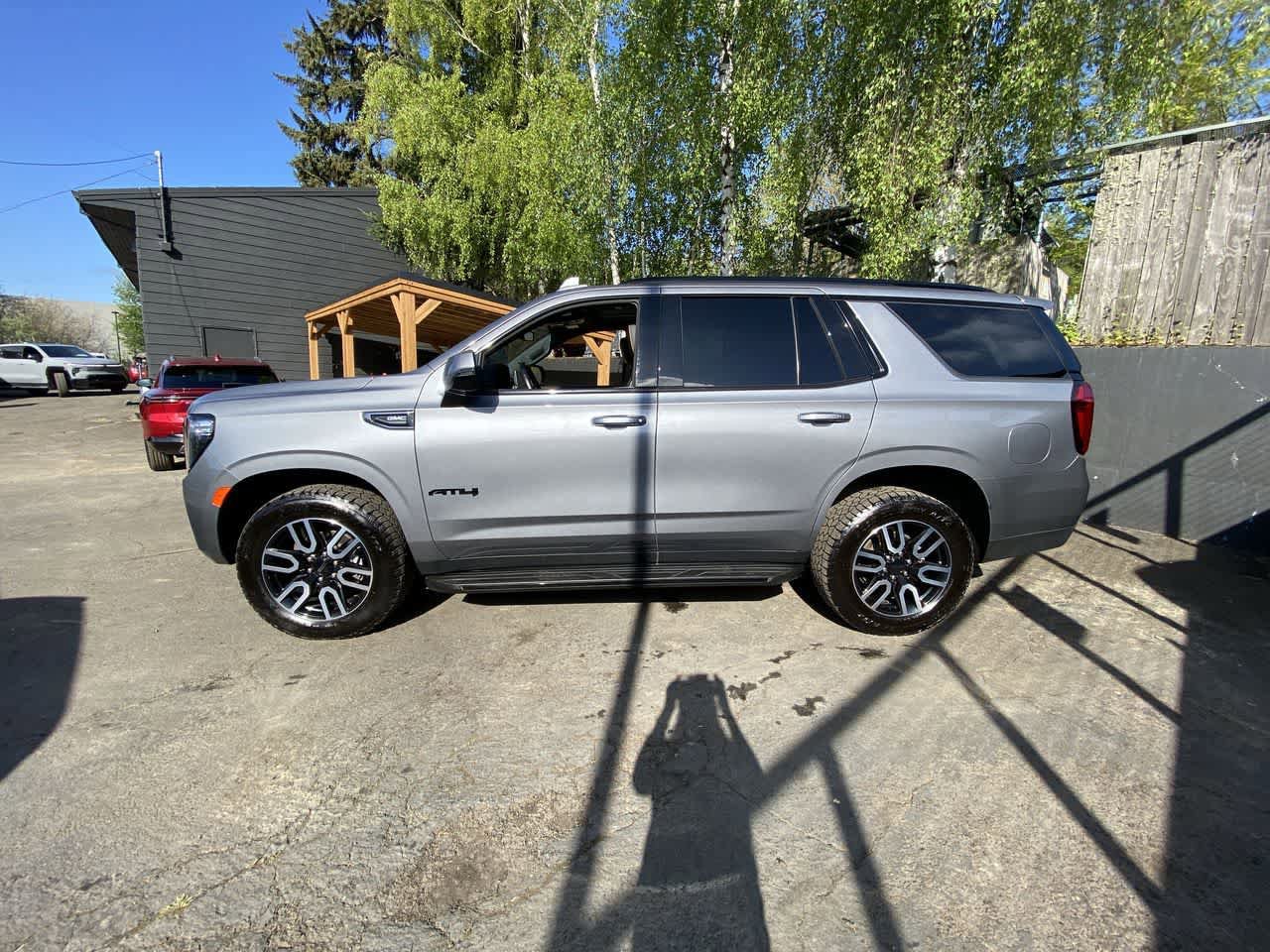 Used 2021 GMC Yukon AT4 AWD/4WD image 3