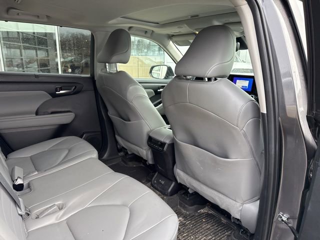 Used 2023 Toyota Highlander XLE image 26