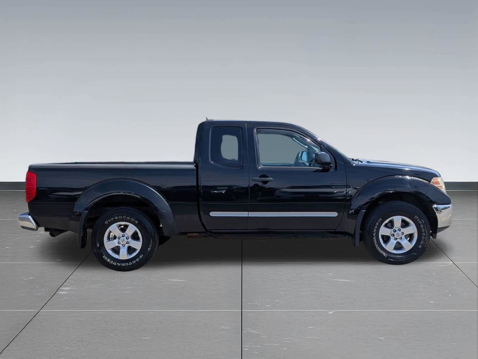 Used 2011 Nissan Frontier SV AWD/4WD image 6
