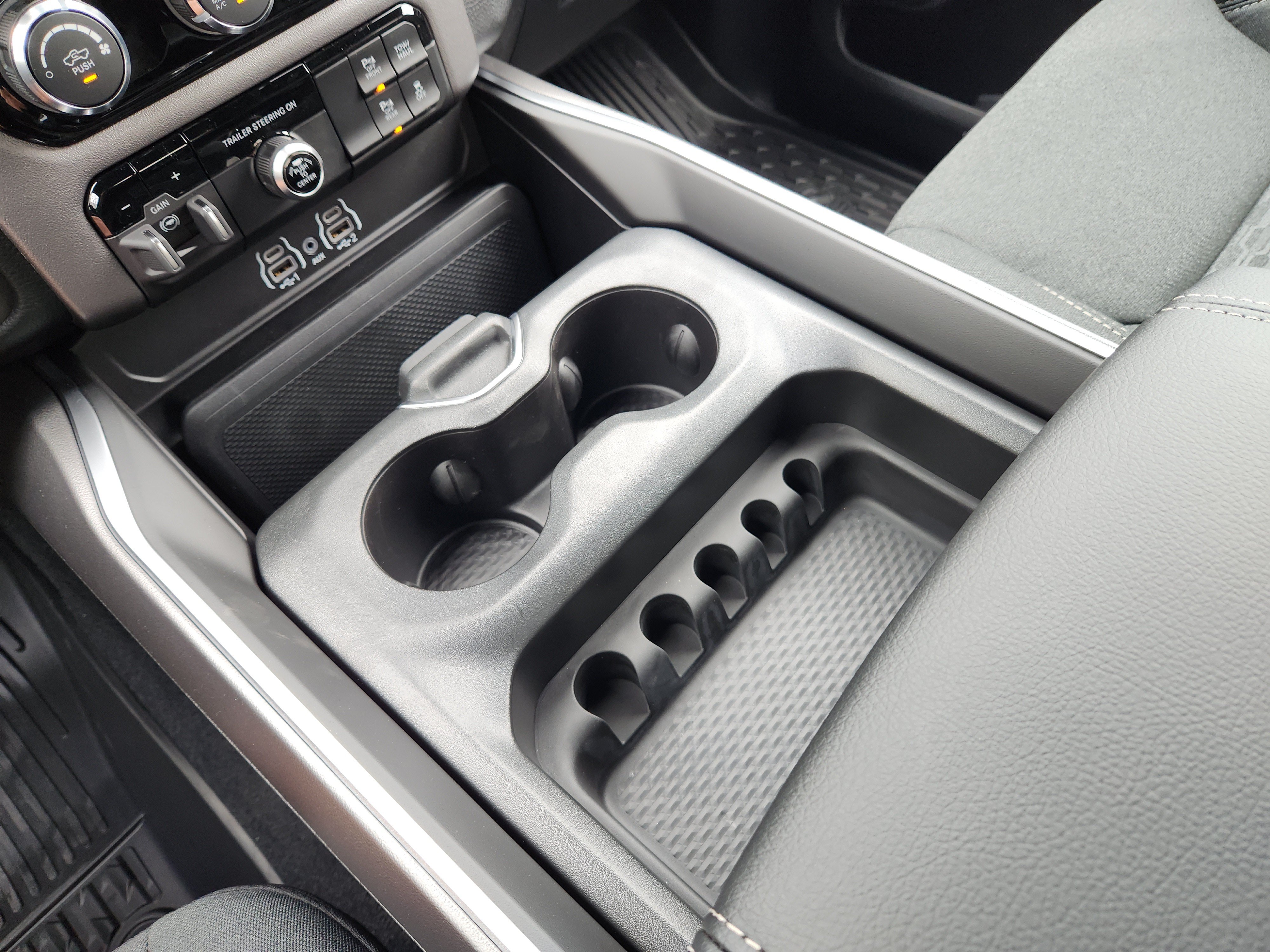 New 2027 RAM 1500 Big Horn w/ Night Edition AWD/4WD image 17