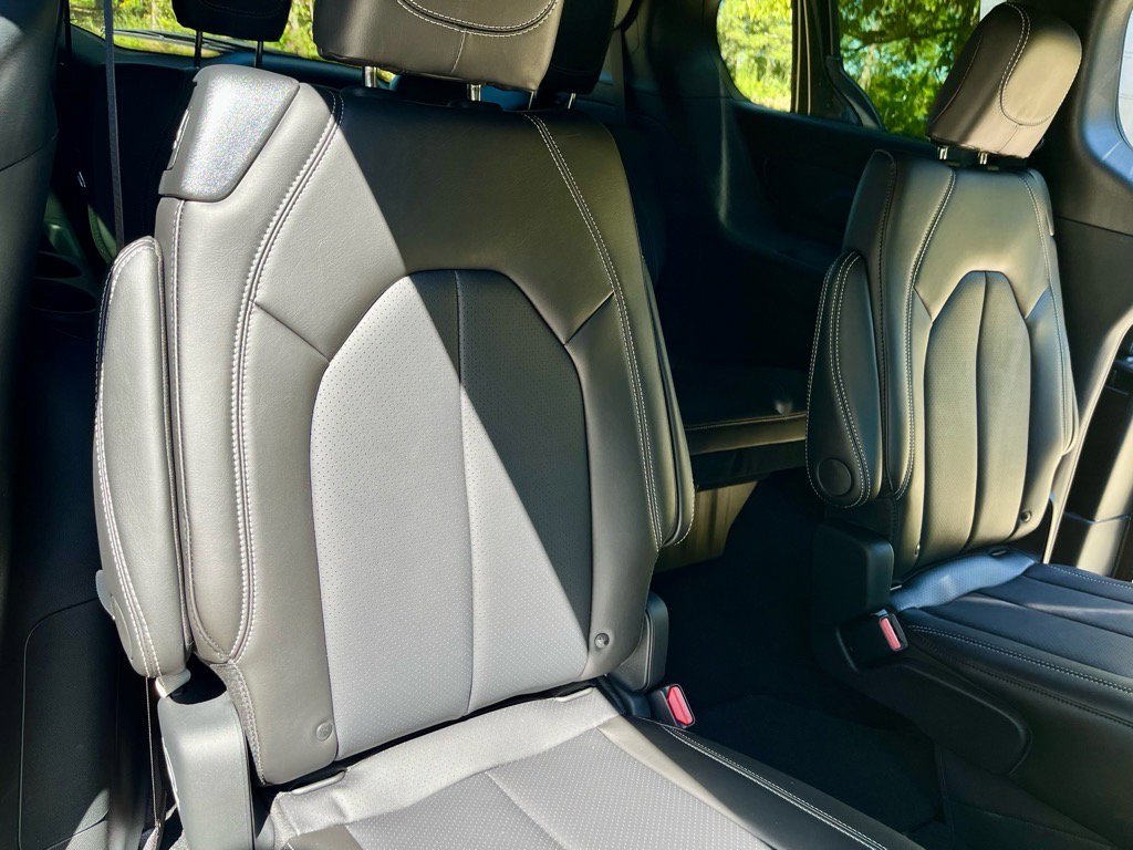 New 2026 Chrysler Pacifica Select image 13