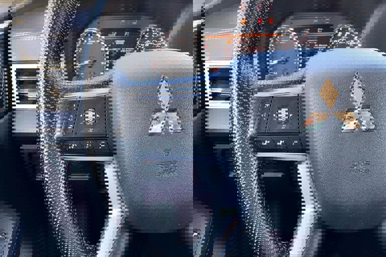 Used 2024 Mitsubishi Outlander SE image 23