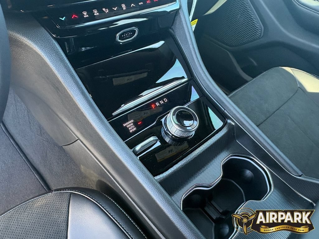 New 2026 Jeep Grand Cherokee Altitude AWD/4WD image 17