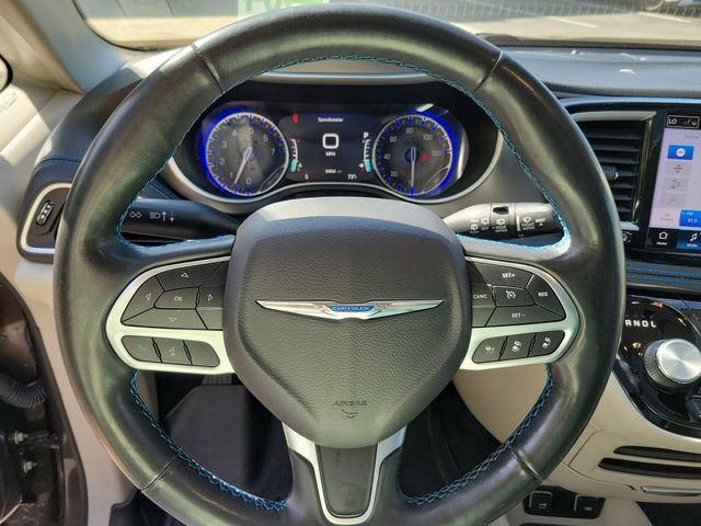 Used 2021 Chrysler Pacifica Touring-L w/ Premium & Safety Sphere Group FWD image 17