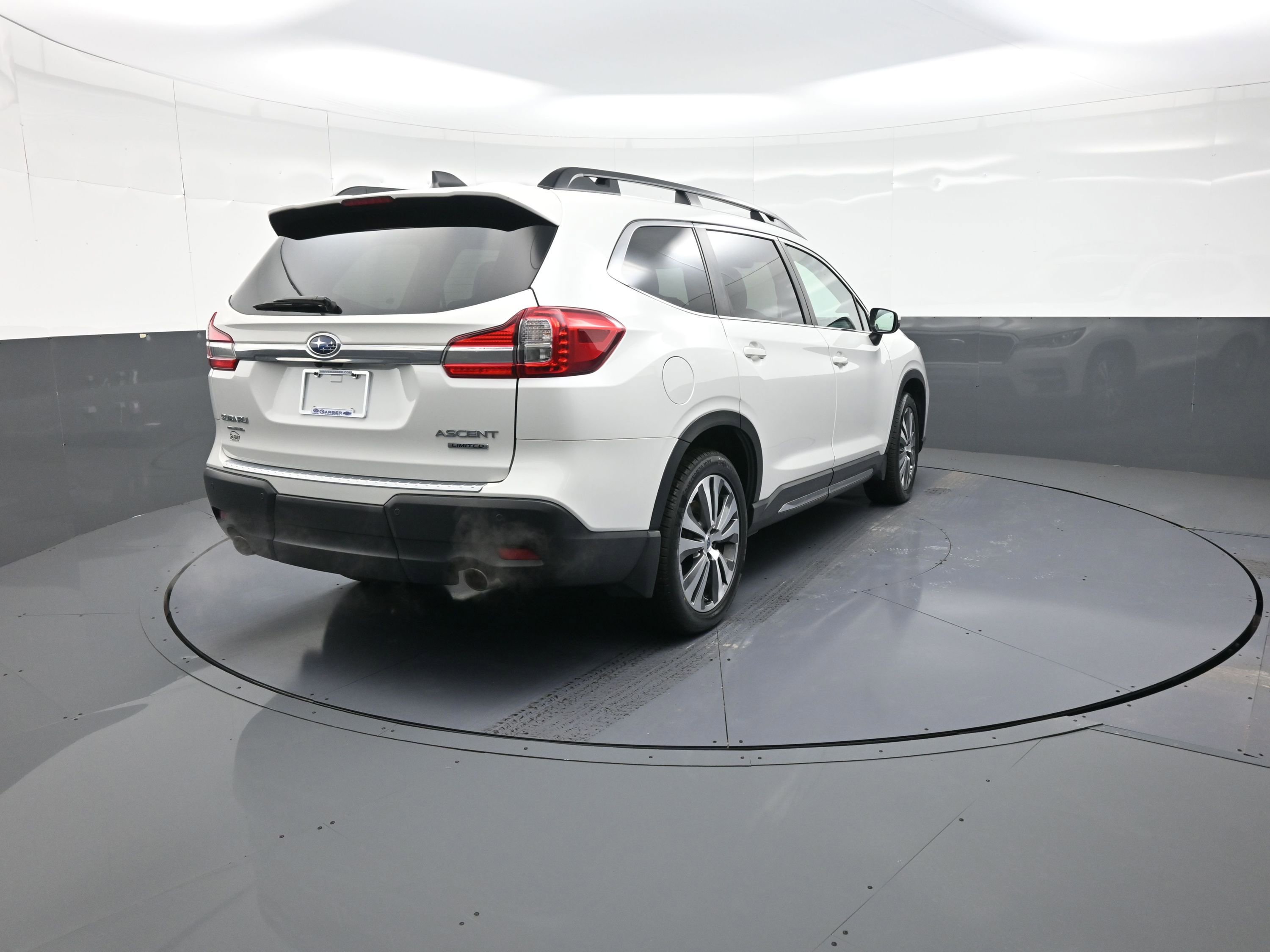 Used 2022 Subaru Ascent Limited w/ Technology Package image 3