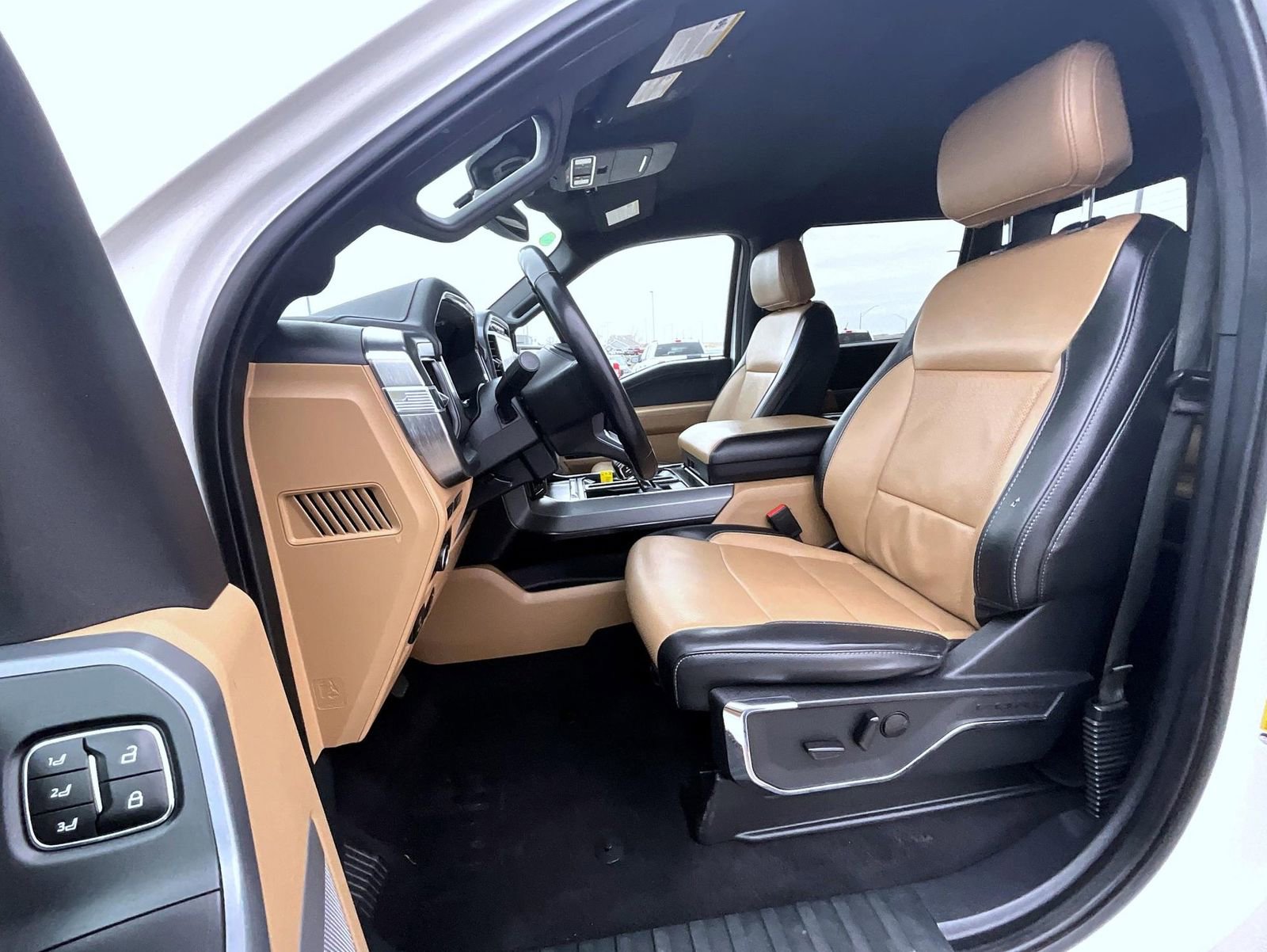 Used 2023 Ford F150 Lariat w/ Trailer Tow Package image 10