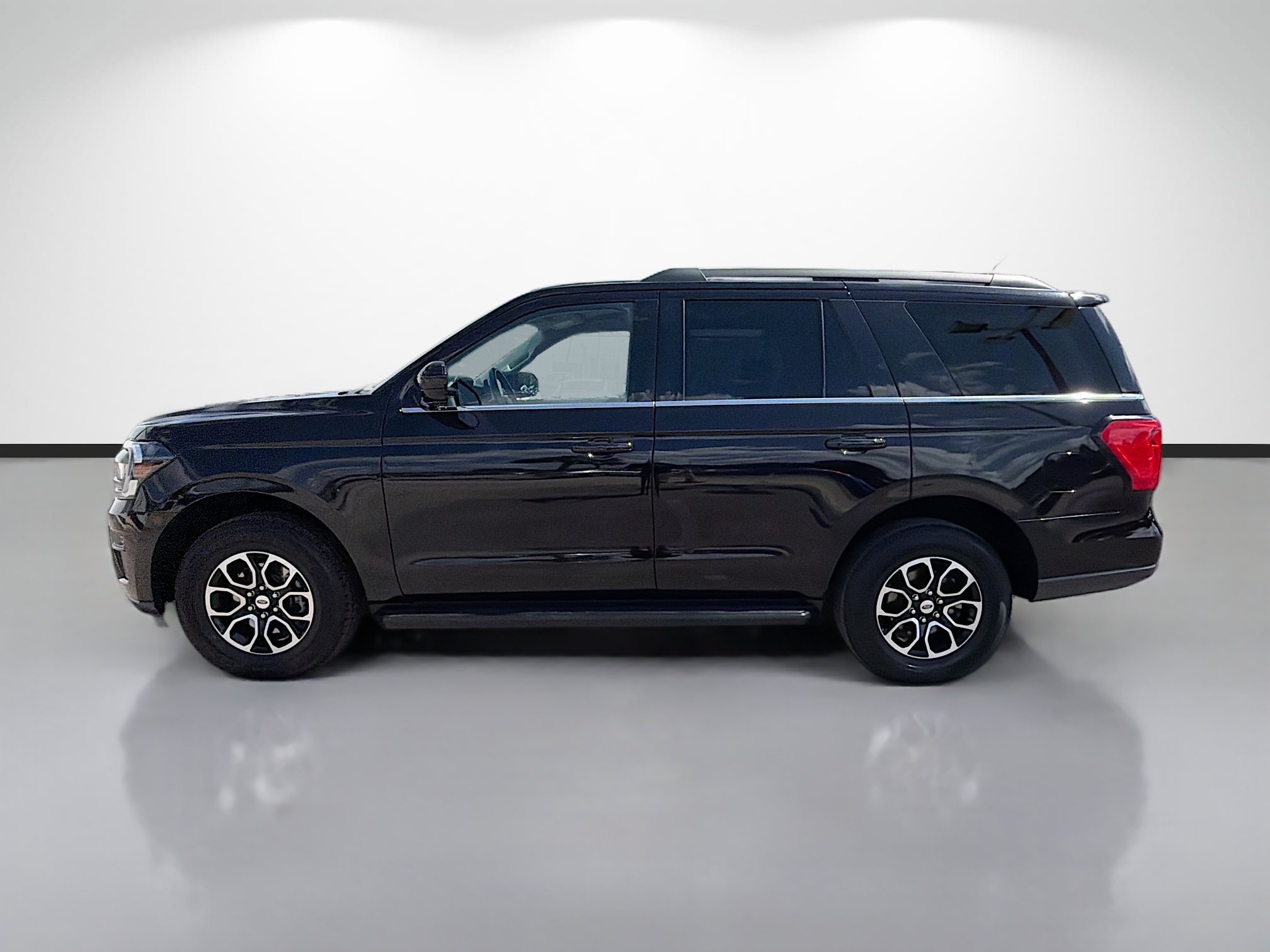 Used 2024 Ford Expedition XLT AWD/4WD image 6
