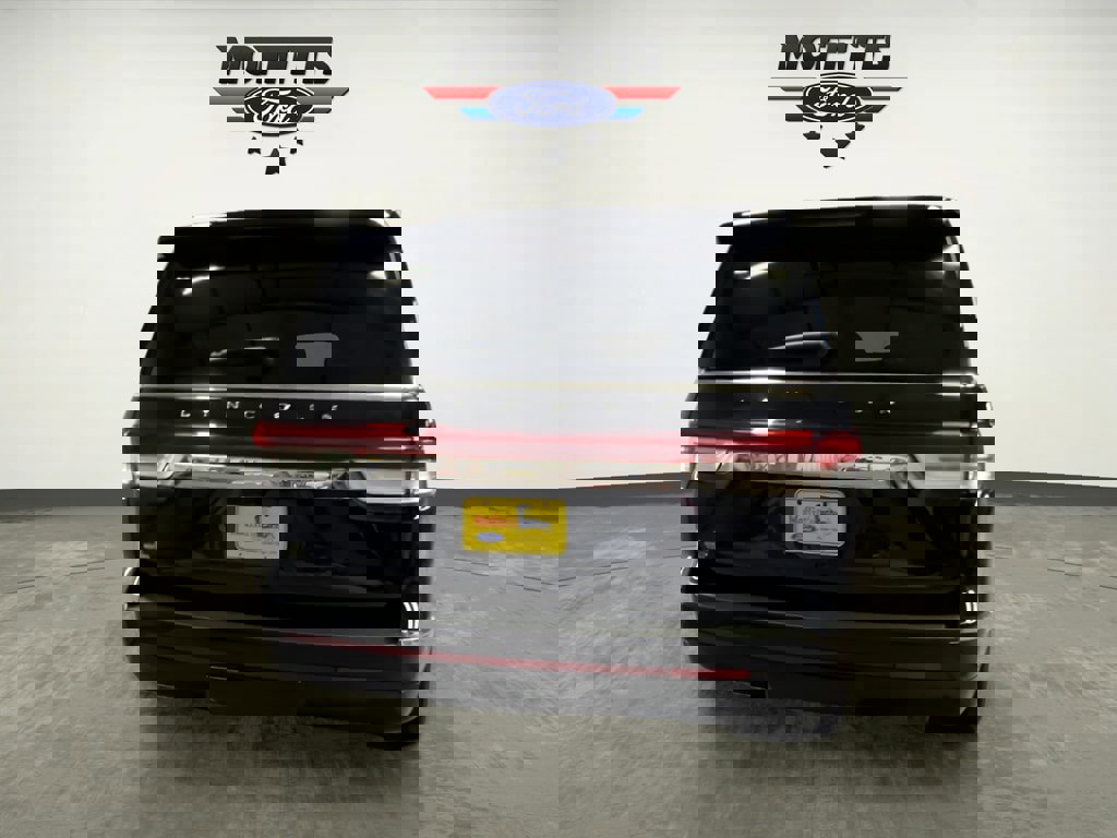 Used 2024 Lincoln Navigator Reserve image 4