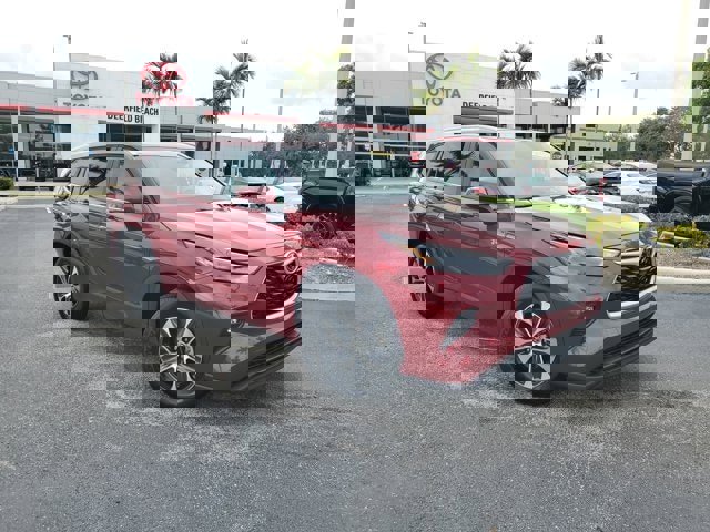 Used 2023 Toyota Highlander XLE image 1