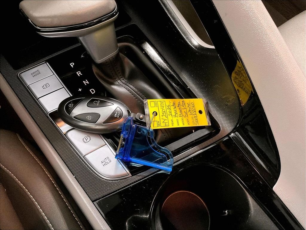Certified 2025 Hyundai Elantra SEL FWD image 31