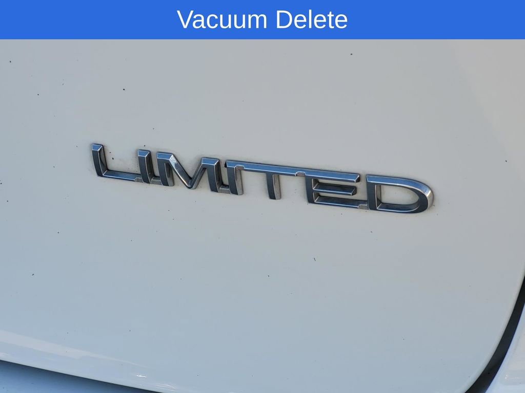 Used 2018 Chrysler Pacifica Limited image 4