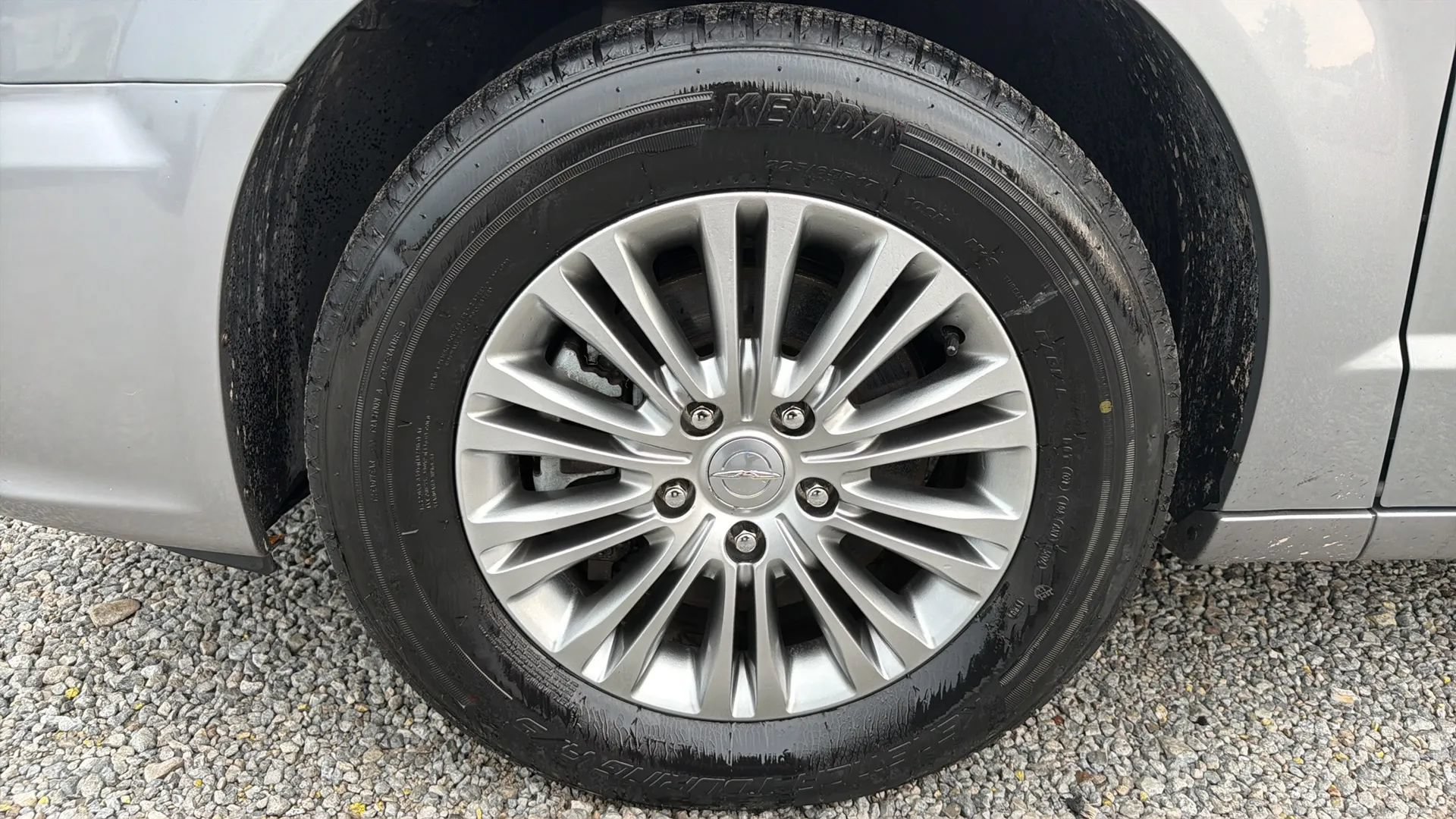 Used 2013 Chrysler Town & Country Touring-L w/ Driver Convenience Group FWD image 11