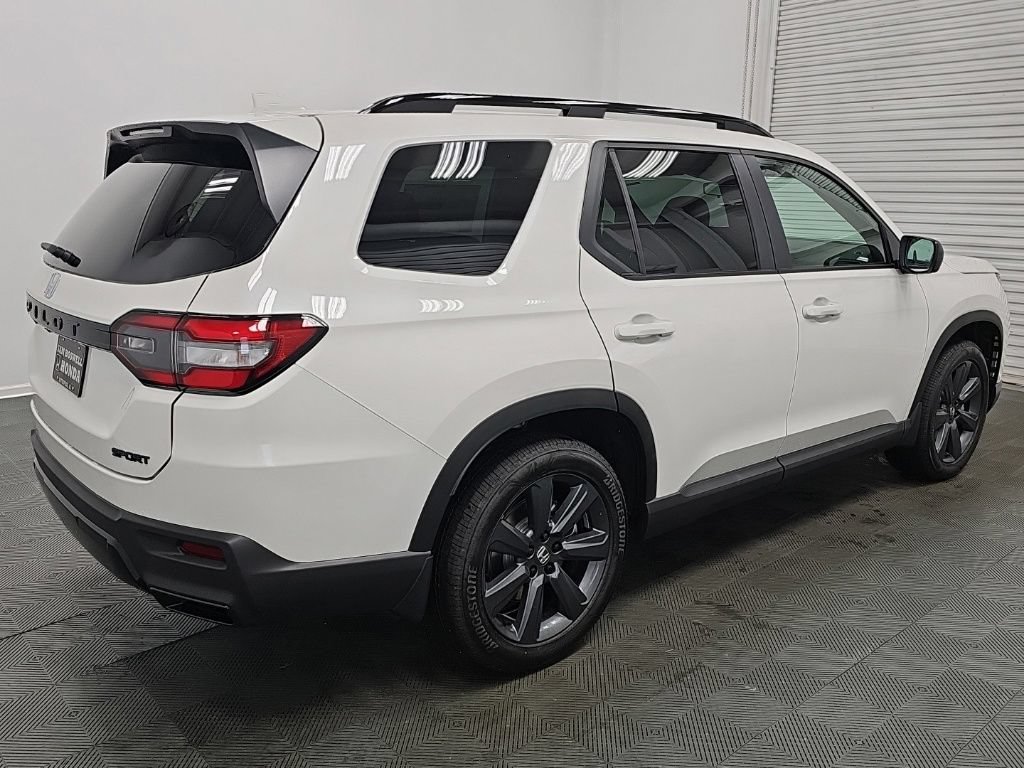 New 2026 Honda Pilot Sport image 8