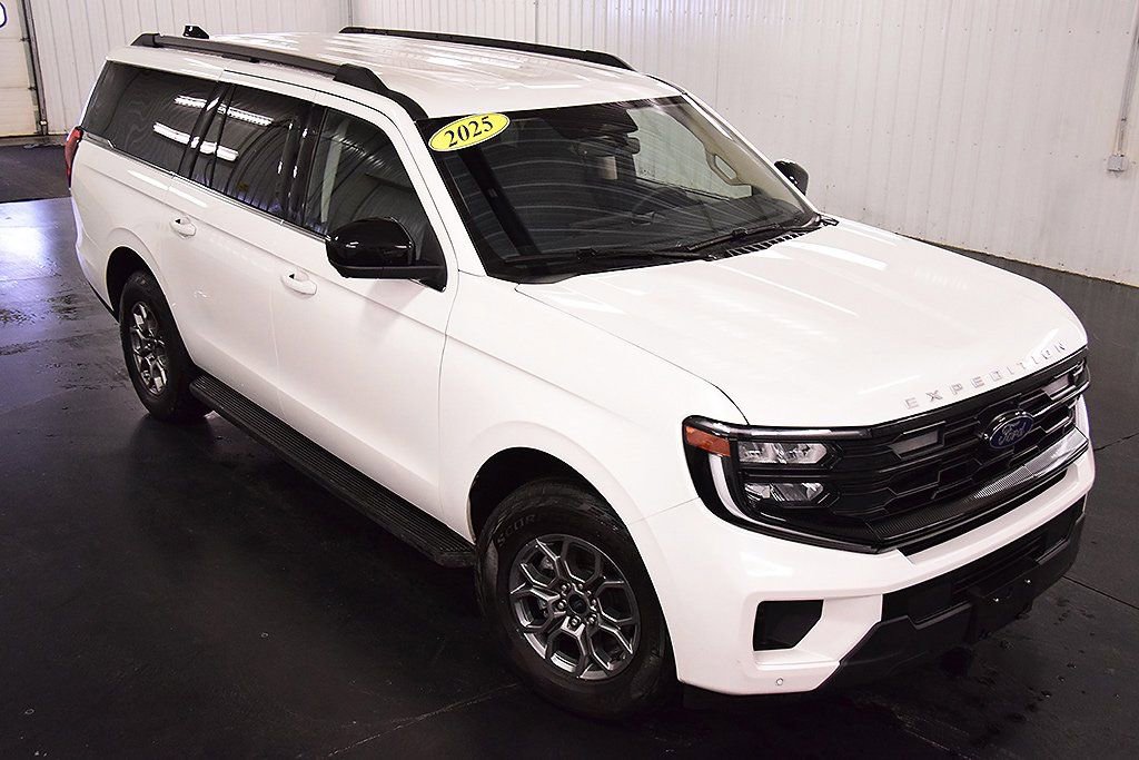 Used 2025 Ford Expedition Max Active AWD/4WD image 9