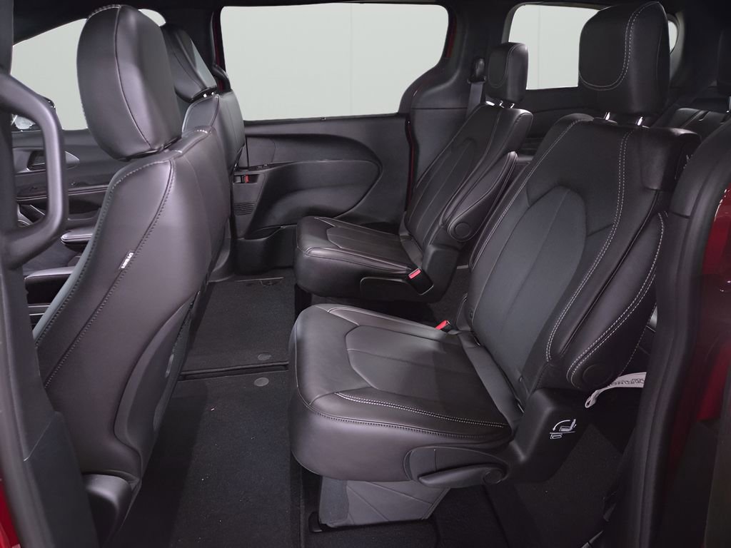 New 2026 Chrysler Pacifica Select image 21