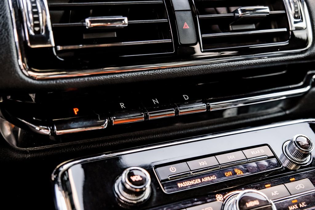 Used 2020 Lincoln Navigator Reserve image 28